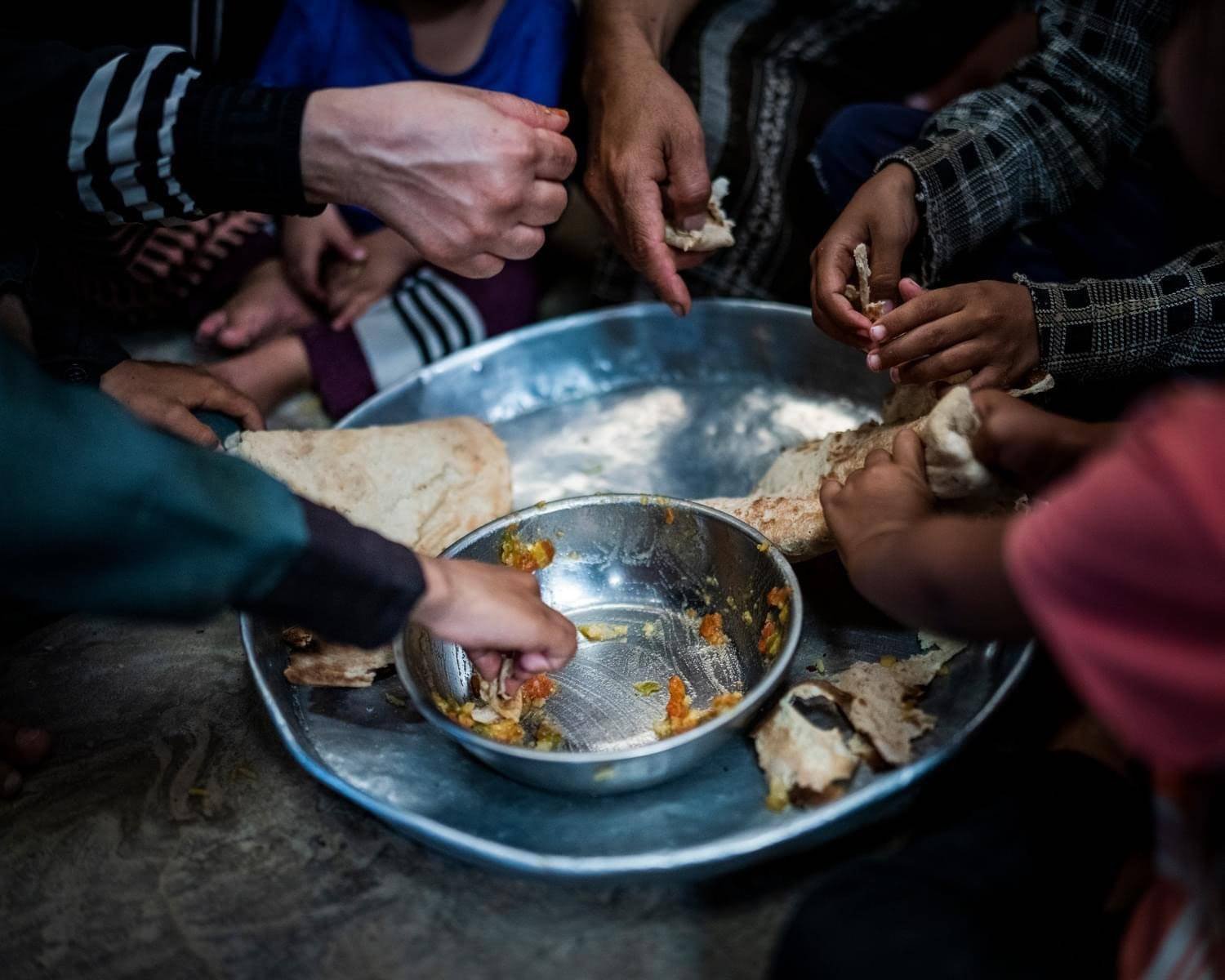 اللحوم والفواكه غائبة عن الوجبات.. الجوع يهدد نصف اليمنيين في مناطق سيطرة الحوثيين