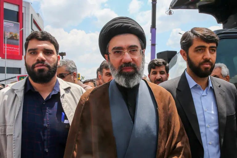 تفاصيل نادرة تكشف حالة مجتبى خامنئي وما حصل يوم إصابته