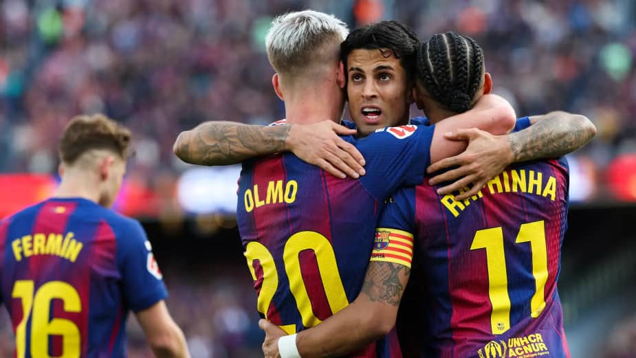 برشلونة يهين إشبيلية ويوسّع الفارق مع ريال مدريد