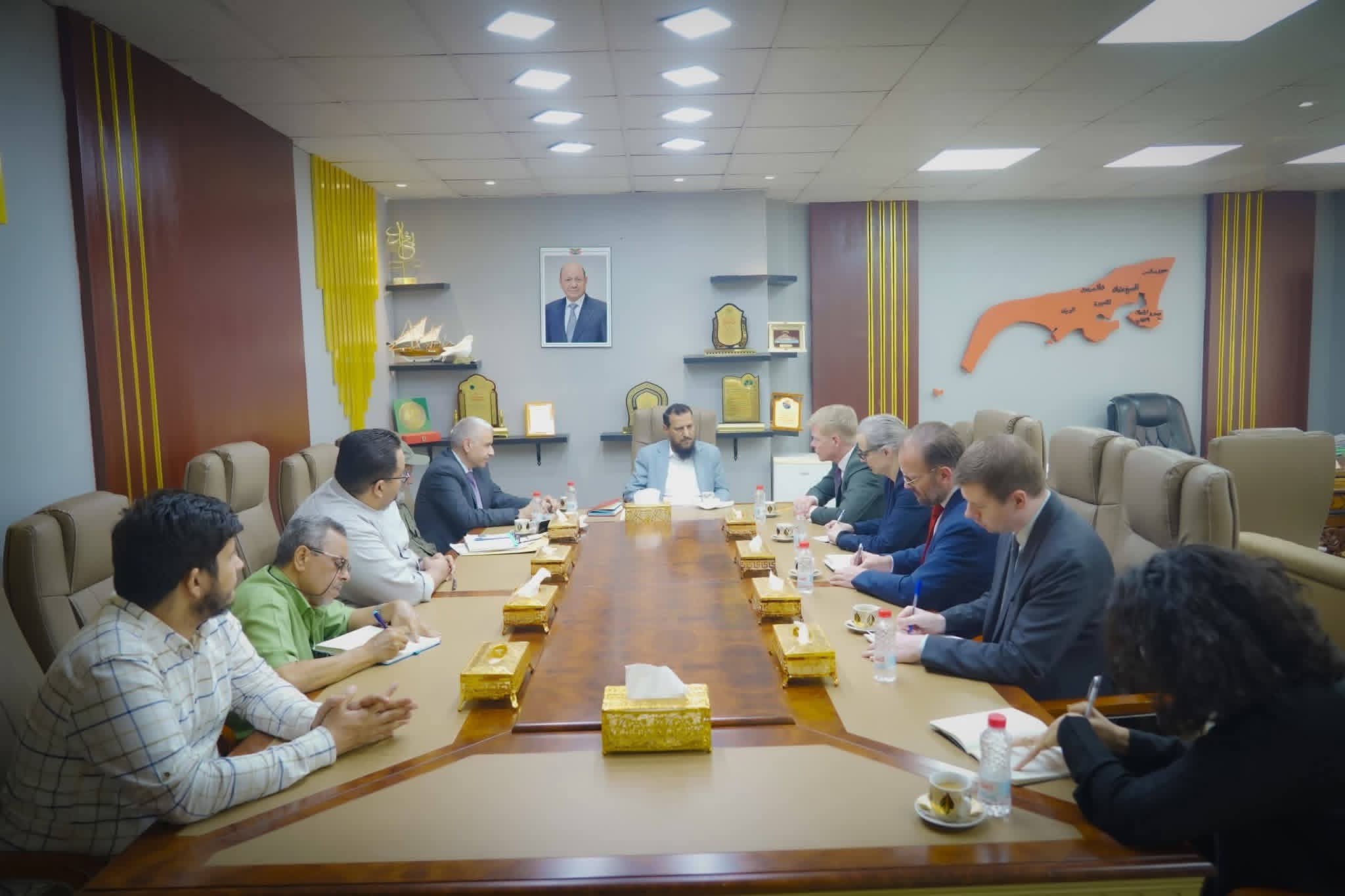 المحافظ شيخ يبحث مع المبعوث الأممي مستجدات الأوضاع في العاصمة عدن وجهود السلام