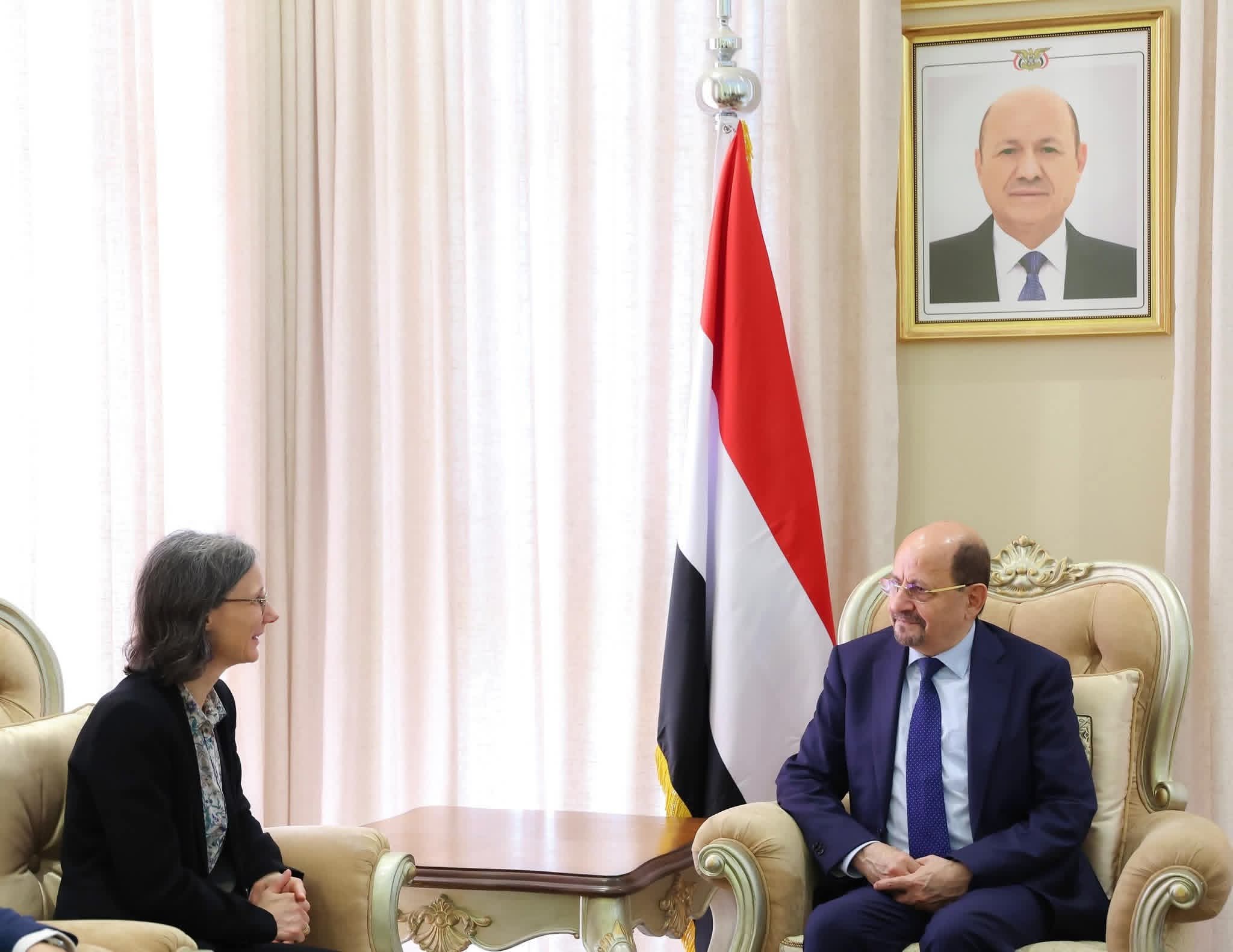 الزنداني يؤكد العمل على إعداد برنامج حكومي يراعي الظرف الاستثنائي