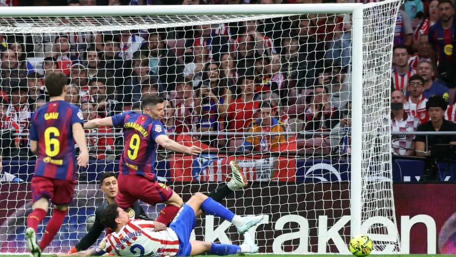 برشلونة يقتل أتلتيكو بلدغة ليفاندوفسكي