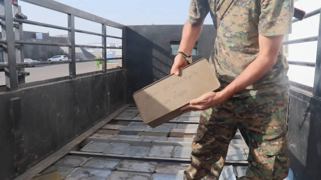 ضربة أمنية في عدن تُسقط شحنة ذخائر ضخمة وتكشف خيوط شبكة تهريب حوثية