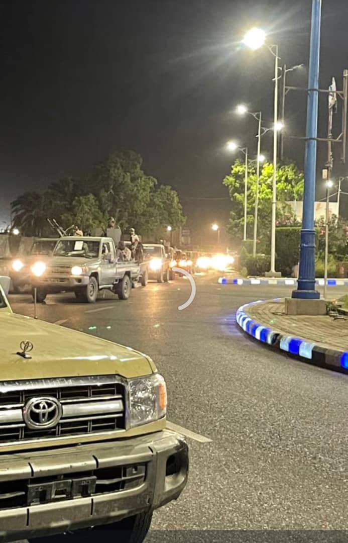 تعزيزات عسكرية كبيرة تدخل عدن عقب توتر أمني قرب معاشيق