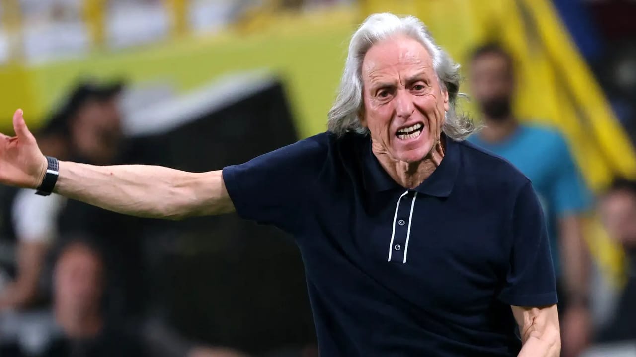 بعد التتويج.. جيسوس يصدم جماهير النصر ويُعلن رحيله رسميًا