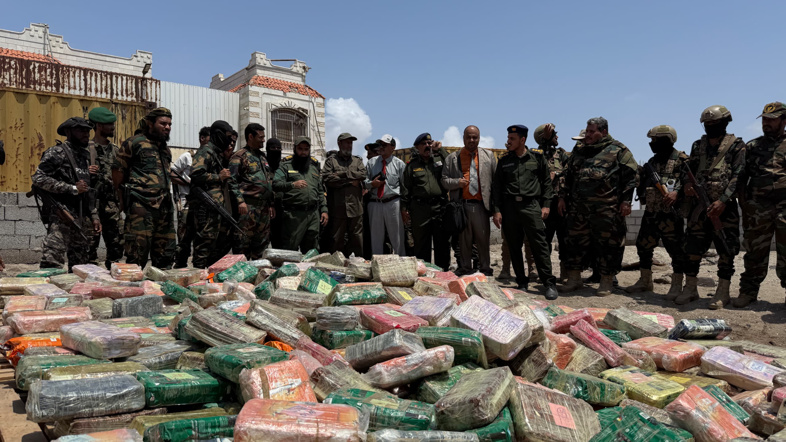 النيابة الجزائية في عدن تتلف طن و213 كجم من المواد المخدرة (تفاصيل)