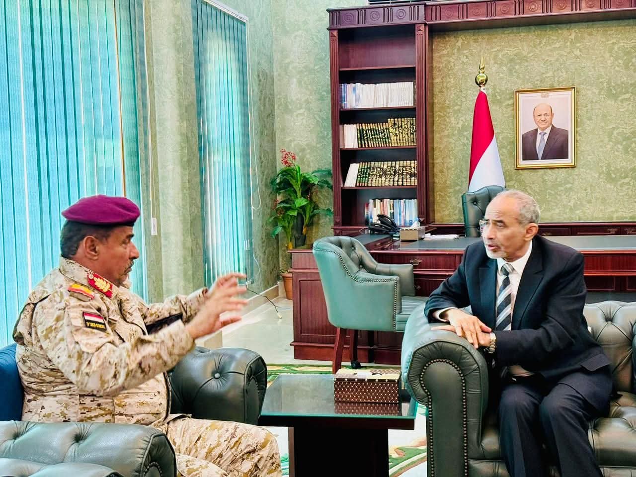 الصبيحي يطلع مستوى الجاهزية القتالية للوحدات العسكرية في محور أبين