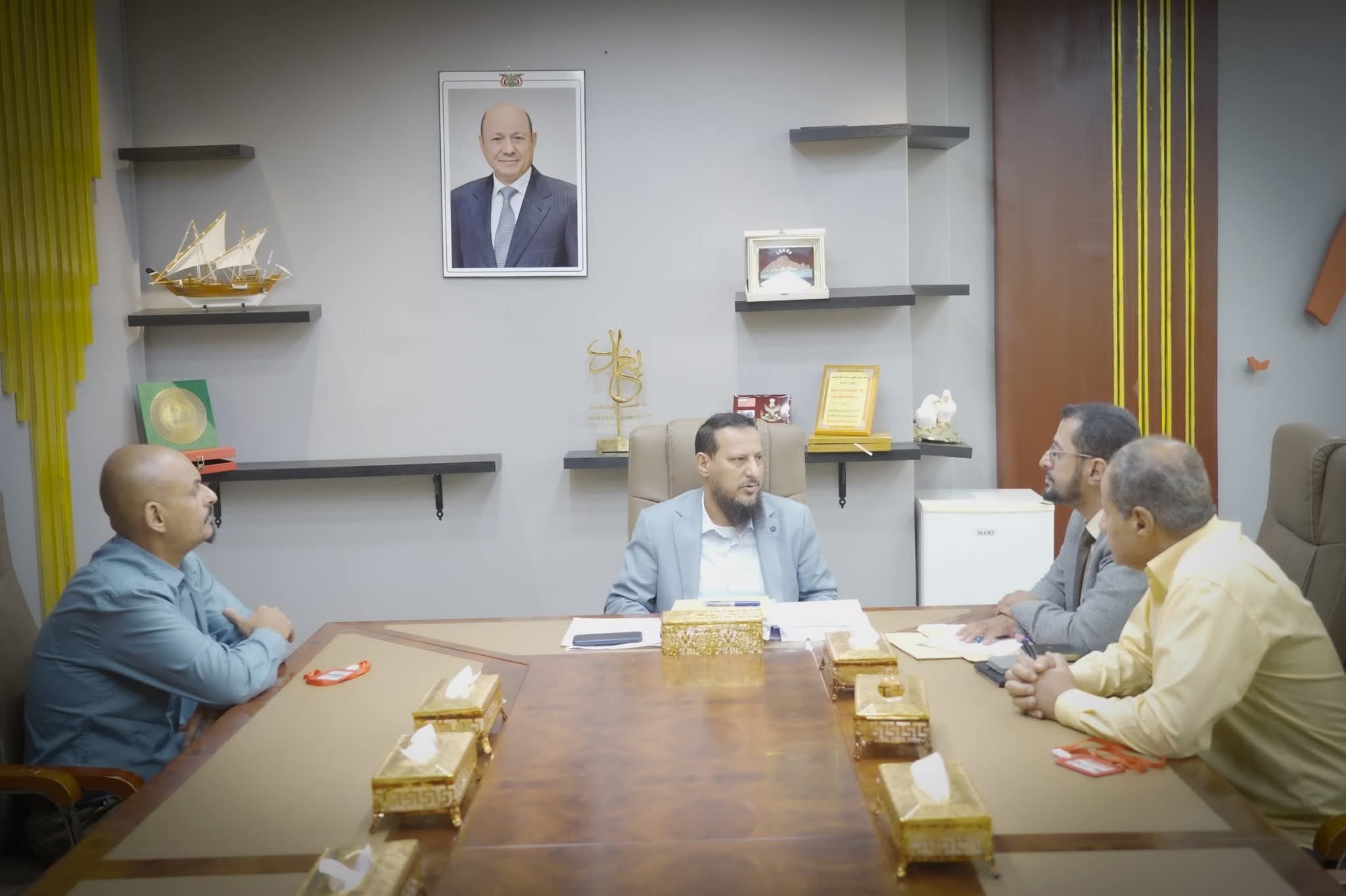 محافظ عدن يؤكد حرص السلطة المحلية على دعم الجهاز المركزي لأداء مهامه بكفاءة واستقلالية