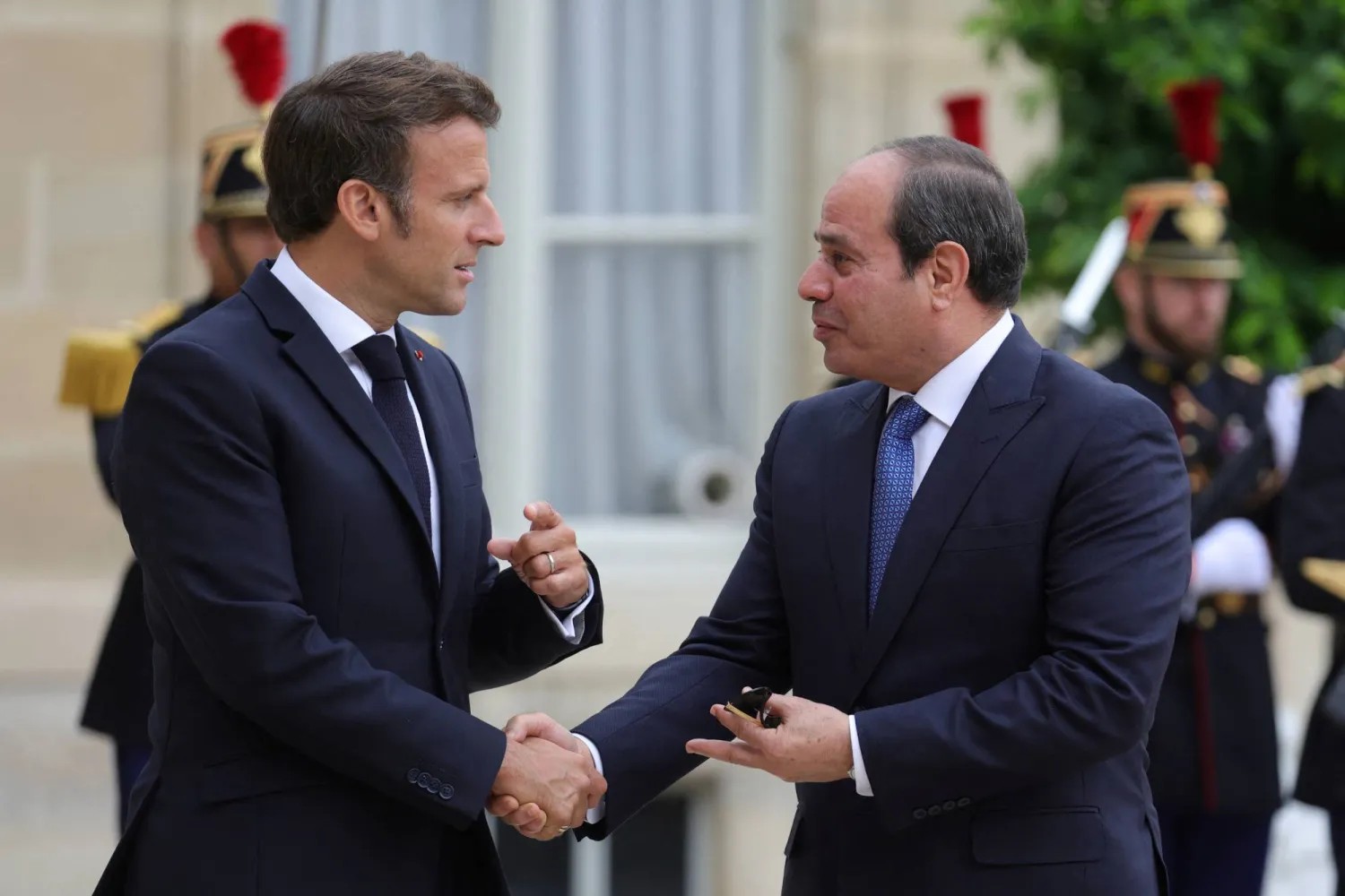 السيسي وماكرون يؤكدان ضرورة تكثيف الجهود لاحتواء التصعيد في الشرق الأوسط