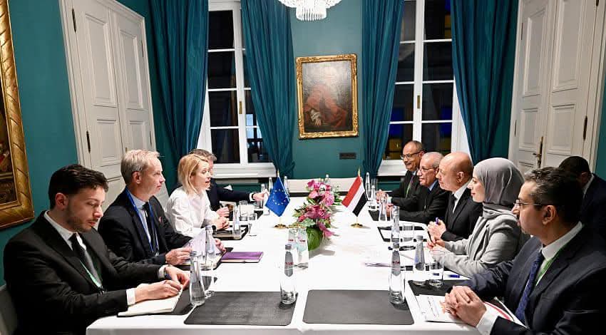 رئيس مجلس القيادة يدعو الاتحاد الأوروبي إلى الانتقال من إدارة الأزمة إلى إنهاء التهديد الحوثي