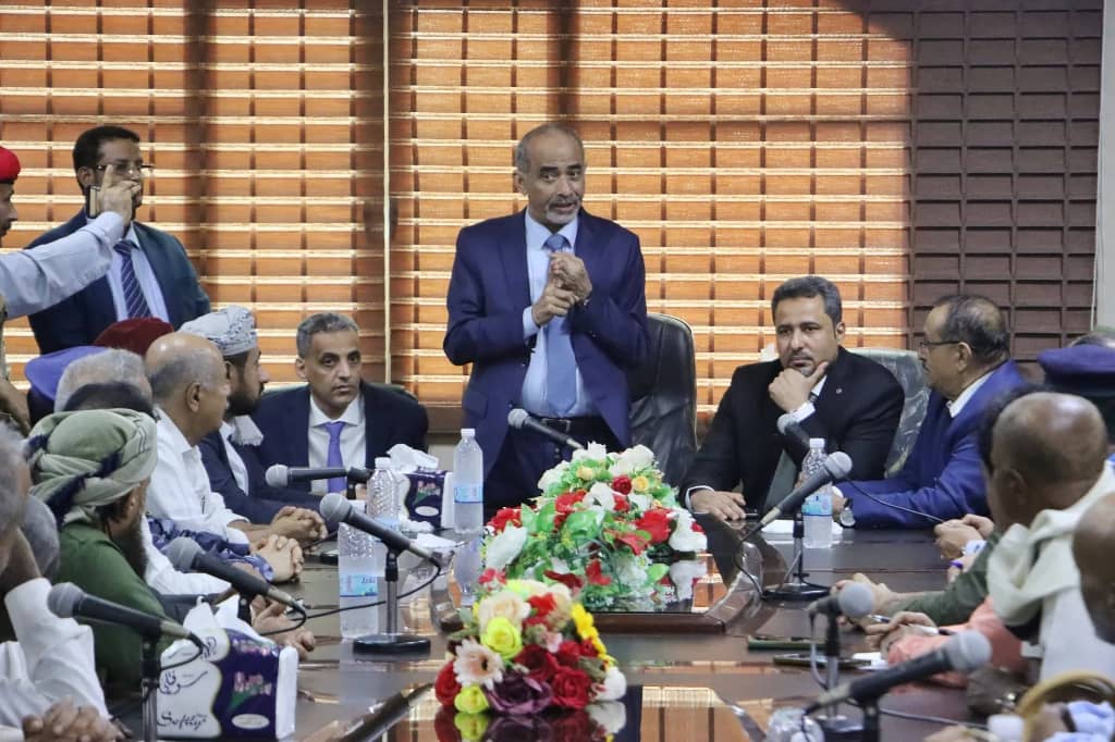 انتقد غياب العلم الوطني.. الصبيحي: علينا رفع علم اليمن وبعدما نستقل نرفع ما نريد