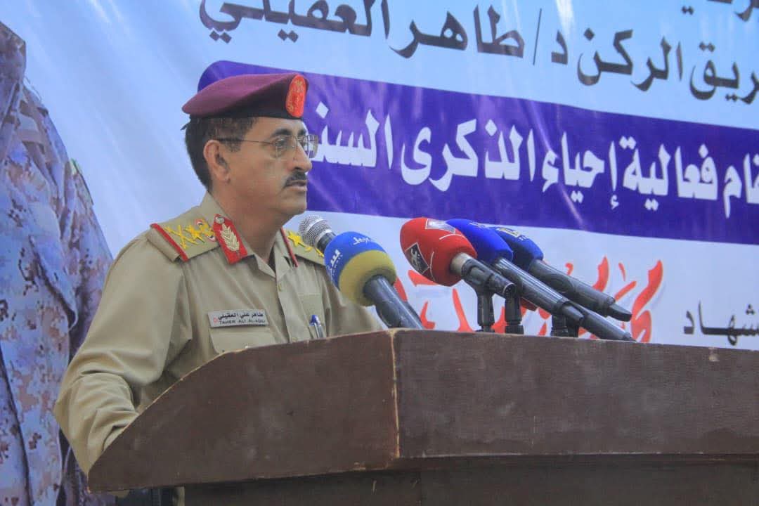 وزير الدفاع: دماء الشهداء هي الشعلة التي ستضيء طريق الأحرار نحو العاصمة صنعاء