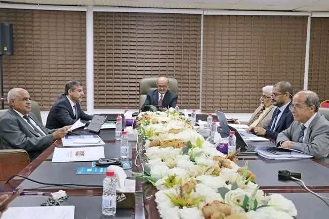 المركزي اليمني يقر إجراءات لمعالجة شح السيولة وتعزيز استقرار العملة