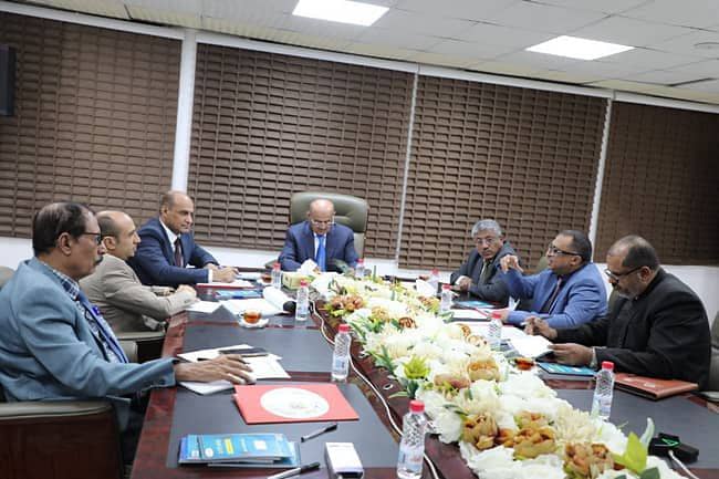 في أول اجتماع له بعدن.. معهد الدراسات المصرفية يقر الهيكل الإداري واللائحة المالية والتنظيمية