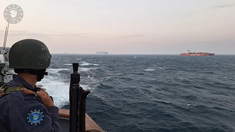 “أسبيدس” تؤمّن مرور دفعة رابعة من السفن في البحر الأحمر