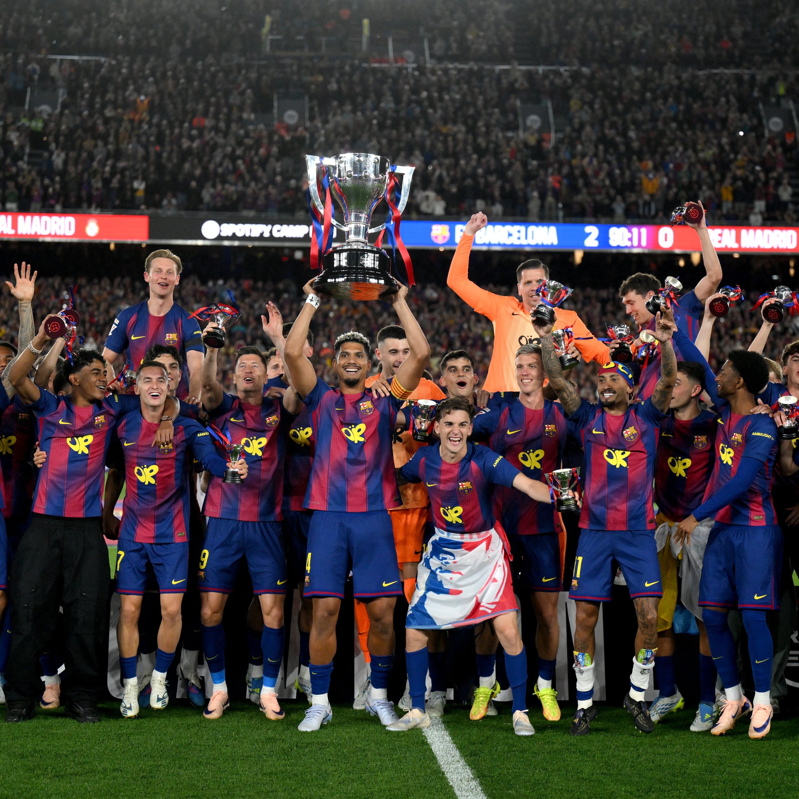 برشلونة يتوج بالليجا للمرة 29.. وريال مدريد يغرق في عار الموسم الصفري