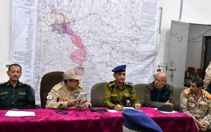 اجتماع أمني عسكري بتعز يدعو لرفع مستوى الجاهزية والتعامل بحزم مع التهديدات المحتملة