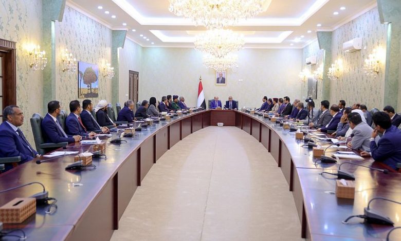 رغم تعقيدات الواقع.. تحرك حكومي مكثف يعزّز حضور مؤسسات الدولة وهيبتها (تقرير)