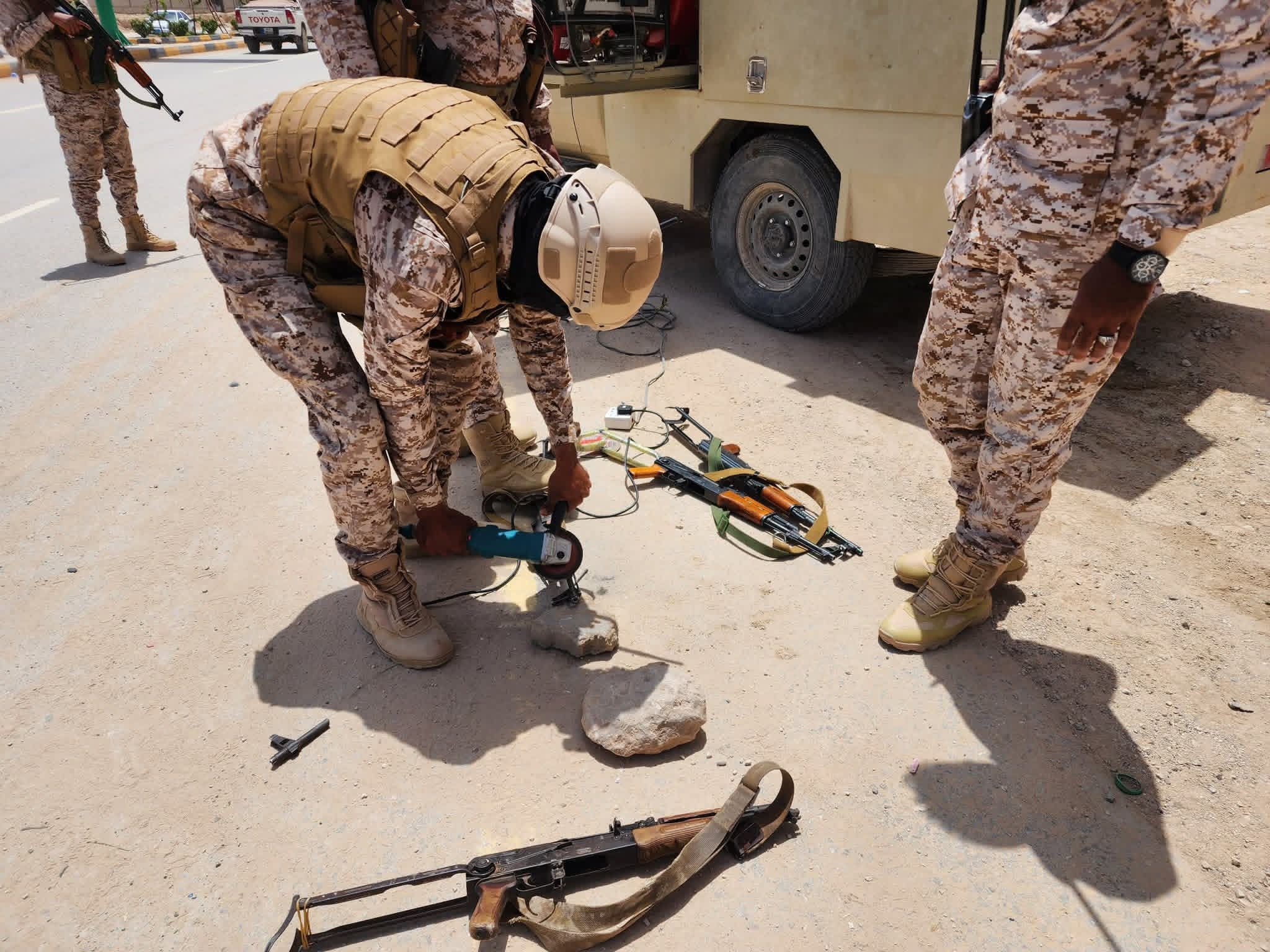 قوات درع الوطن تؤكد استمرار حملة منع حمل السلاح في سيئون ومدن وادي حضرموت