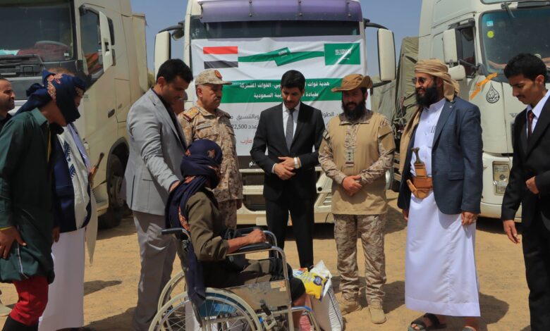 مقدمة من السعودية.. البدء بتوزيع 22500 سلة غذائية على الأسر المحتاجة في مأرب