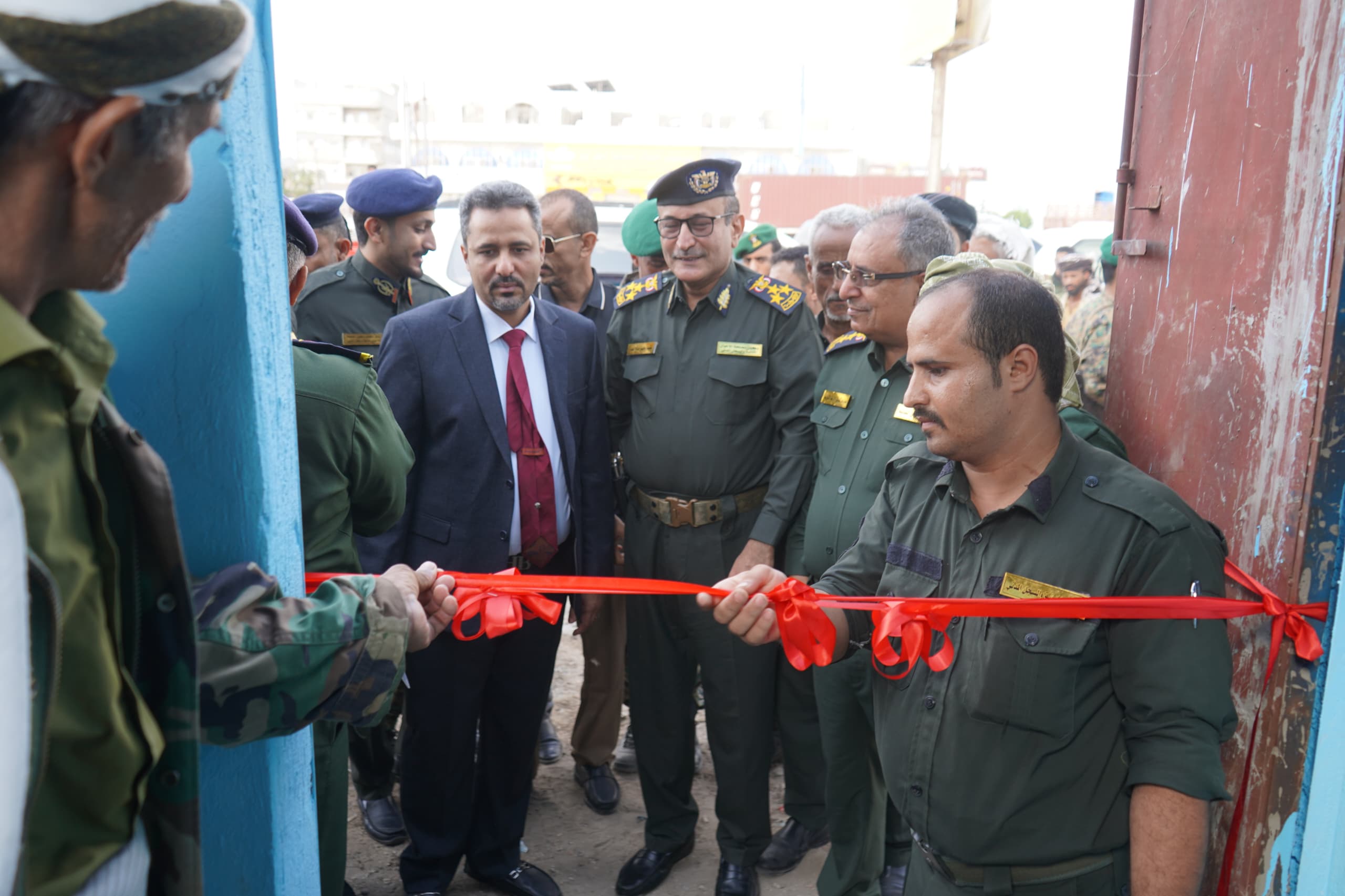 محافظ لحج يفتتح فرعاً جديداً للأحوال المدنية والسجل المدني بتبن
