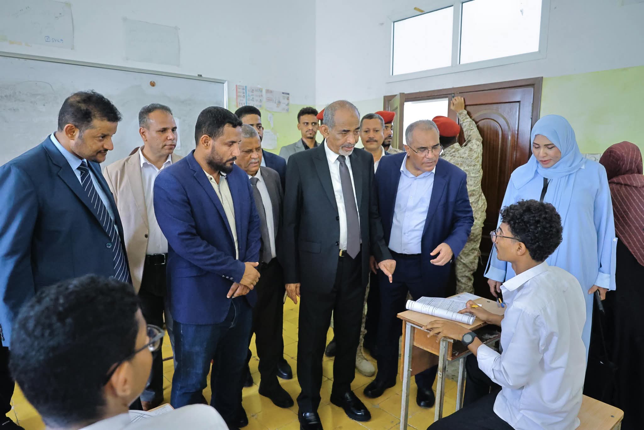 الصبيحي يدشّن اختبارات الثانوية العامة بعدن ويؤكد دعم القيادة السياسية لقطاع التعليم