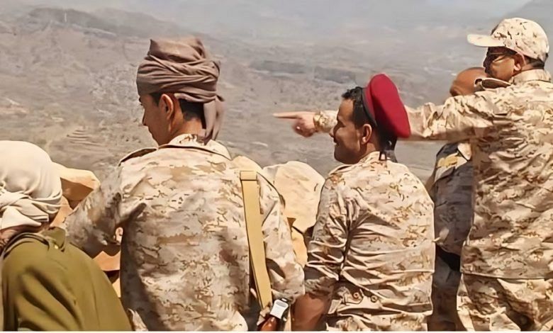 رئيس أركان محور تعز يشدد على رفع اليقظة والاستعداد في القطاع الغربي