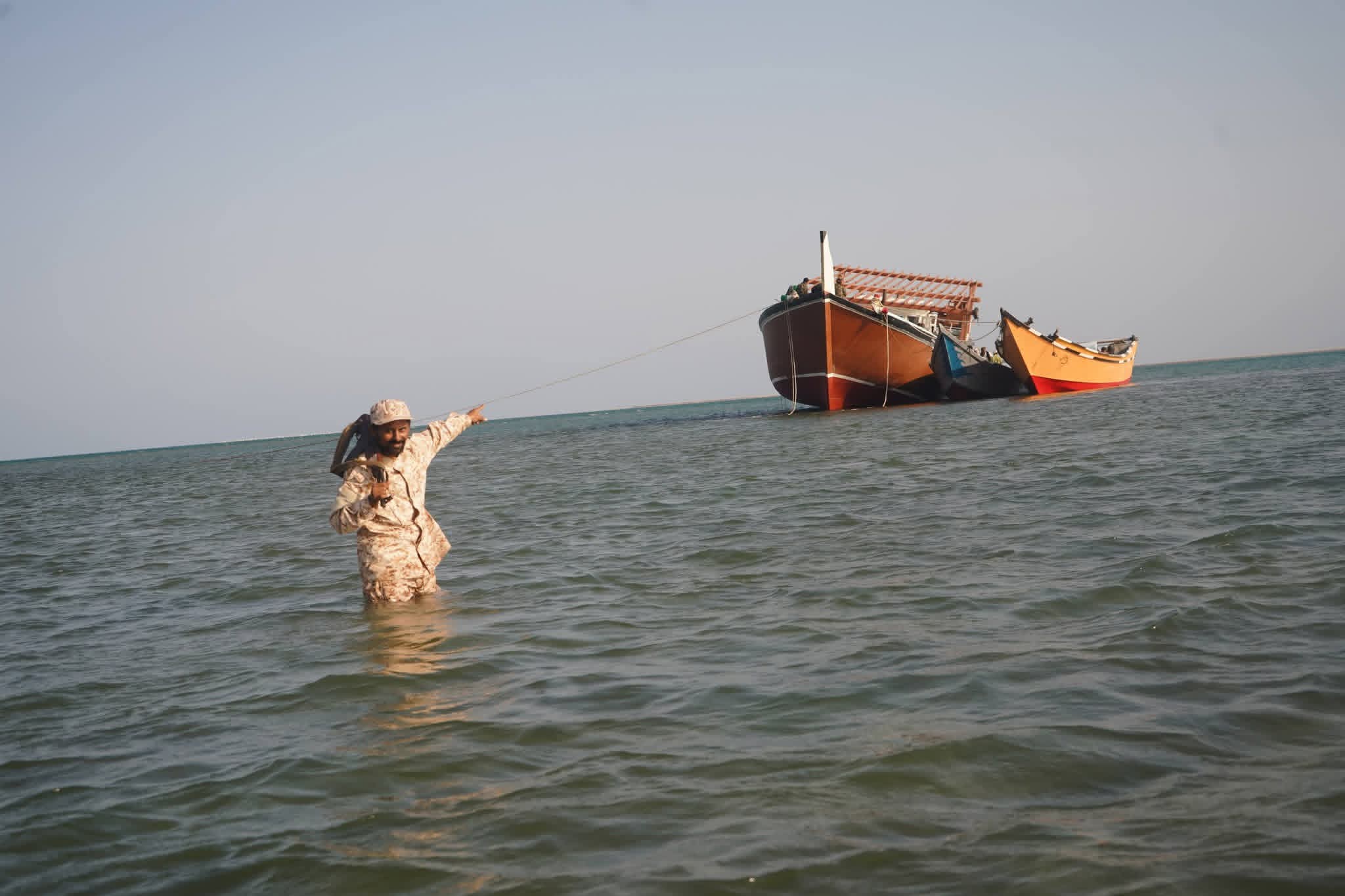 من “بندر عباس” إلى سواحل “لحج”.. ضربة أمنية قاصمة لشبكات التهريب الإيرانية في الصبيحة