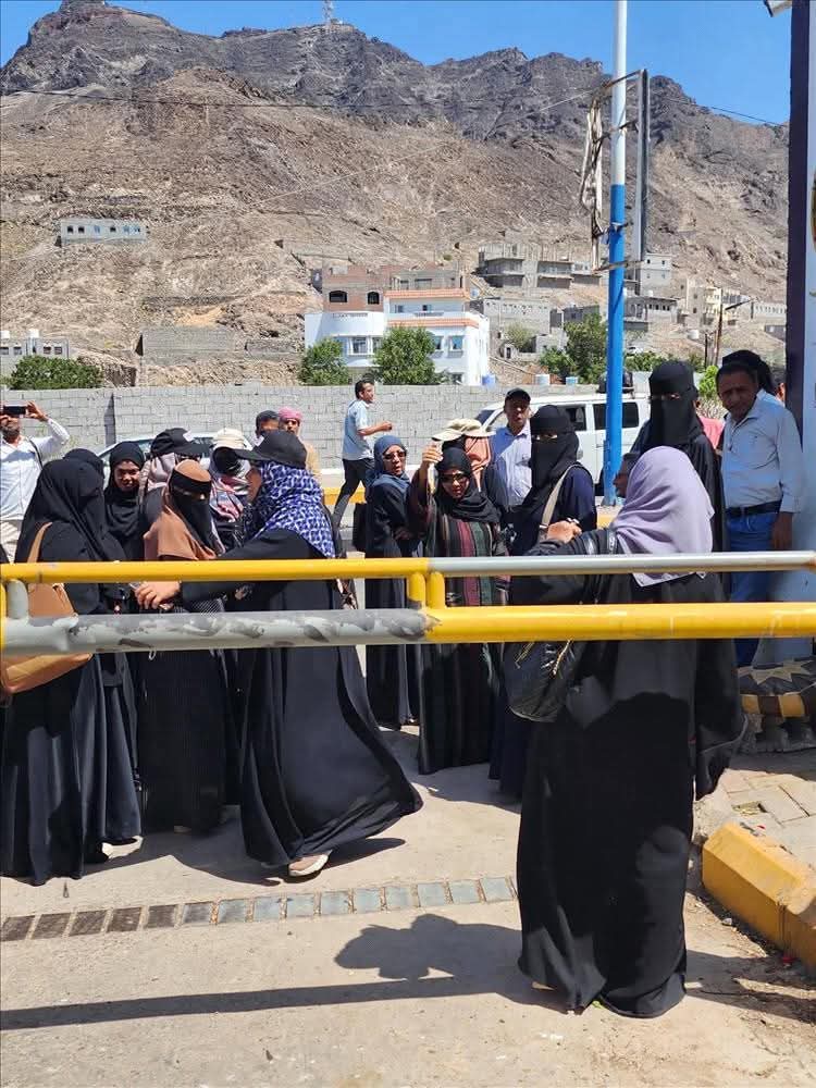 ضمن حملة استعادة مؤسسات الدولة.. إغلاق مقر الأمانة العامة للمجلس الانتقالي “المُنحل” بعدن