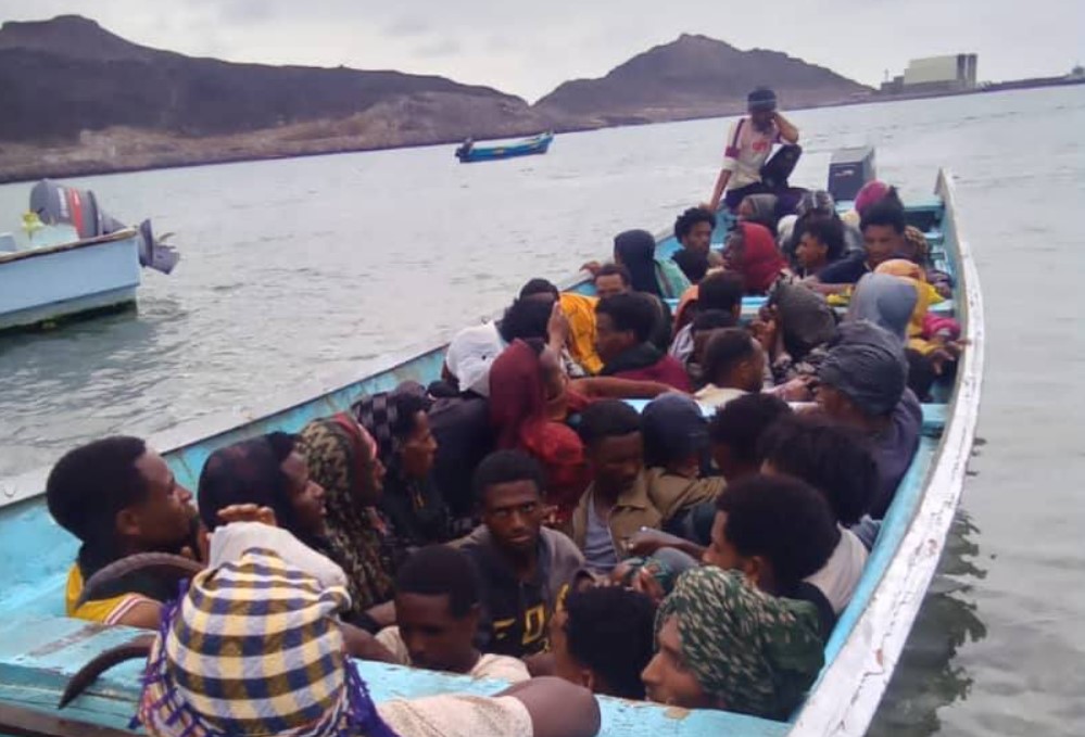 ضبط قارب تهريب على متنه 47 مهاجراً أفريقياً في باب المندب