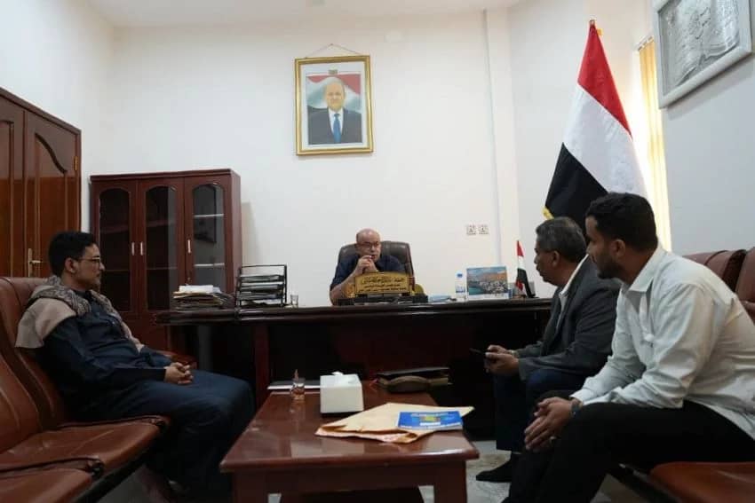 الخنبشي يطلع على سير العمل في جمارك الوديعة ويشدّد على استقرار الإمدادات النفطية بحضرموت