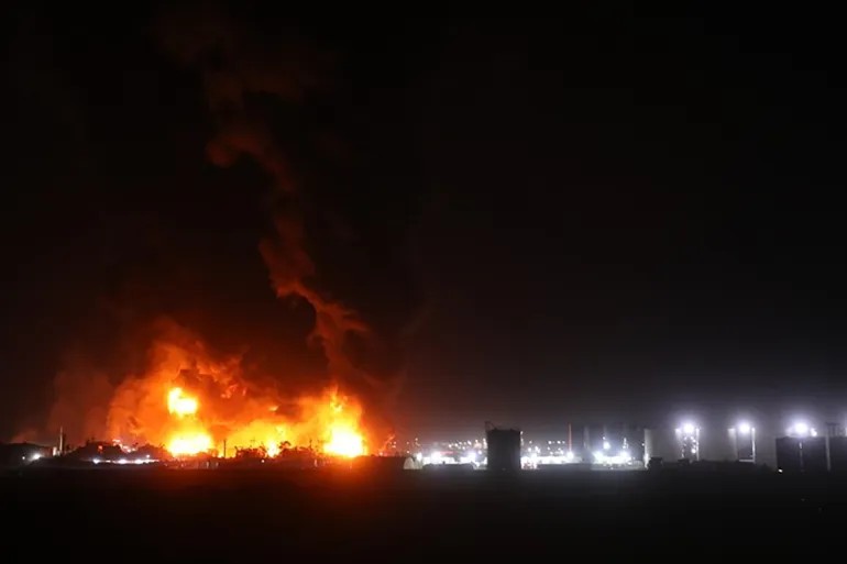 دفاعات الخليج تواجه موجة جديدة من الهجمات الإيرانية