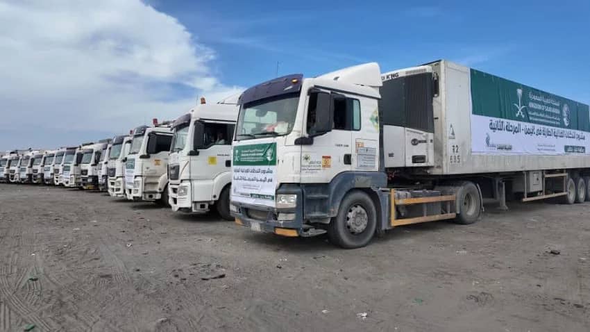وصول 20 شاحنة مساعدات غذائية مقدّمة من مركز الملك سلمان للإغاثة إلى عدن