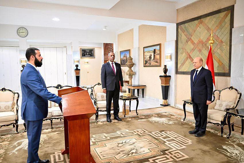 محافظو محافظات لحج وأبين والضالع يؤدون اليمين الدستورية امام رئيس مجلس القيادة الرئاسي