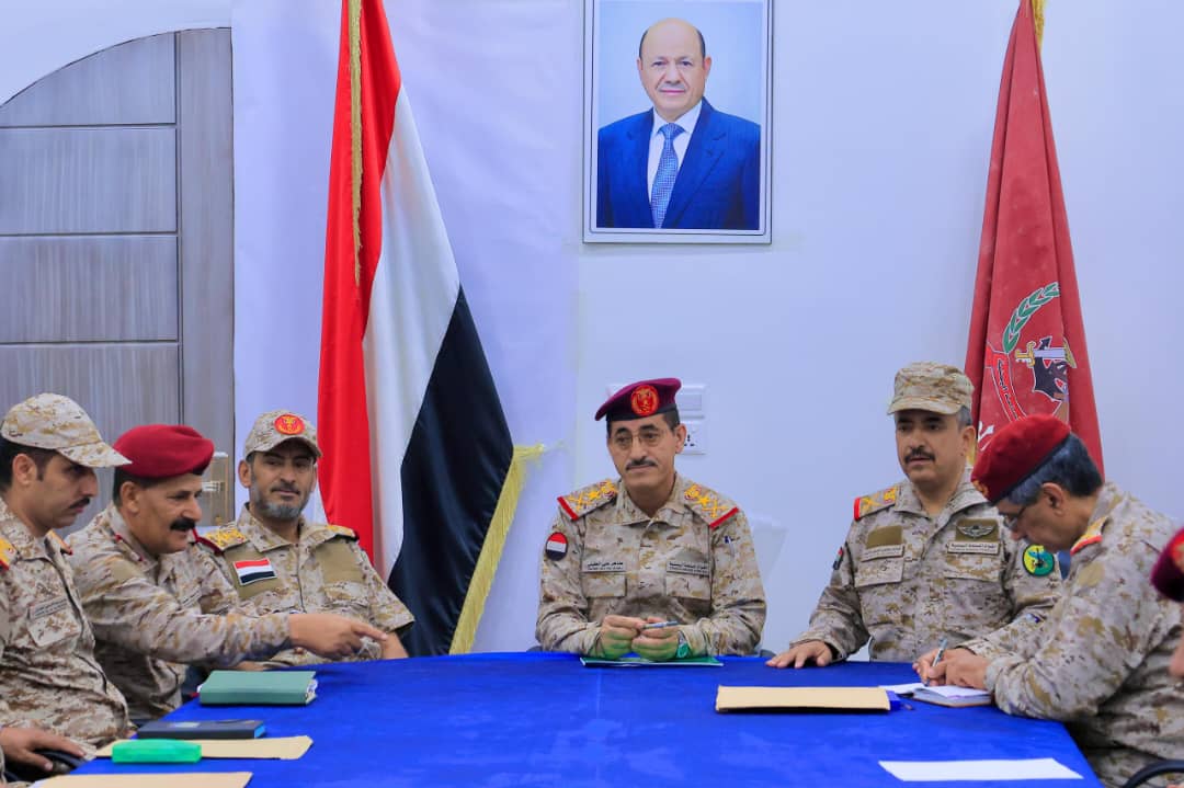 وزير الدفاع يشيد بدور هيئة العمليات في إدارة المعركة الوطنية