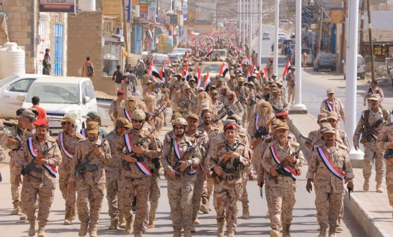 المنطقة العسكرية السادسة تنفذ مسيراً راجلاً لعدد من كتائبها تزامناً مع الاحتفالات بالعيد الوطني للوحدة اليمنية