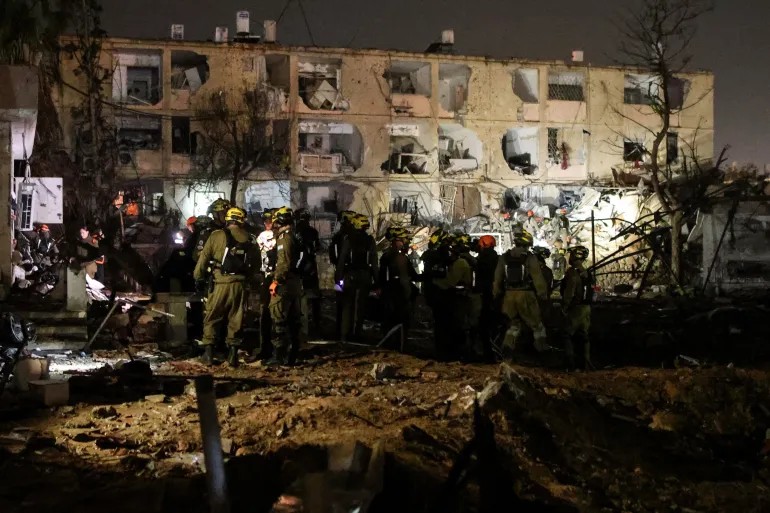 حصيلة ثقيلة لهجوم صاروخي إيراني على ديمونة وعراد ونتنياهو يصفها بـ"ليلة عصيبة"