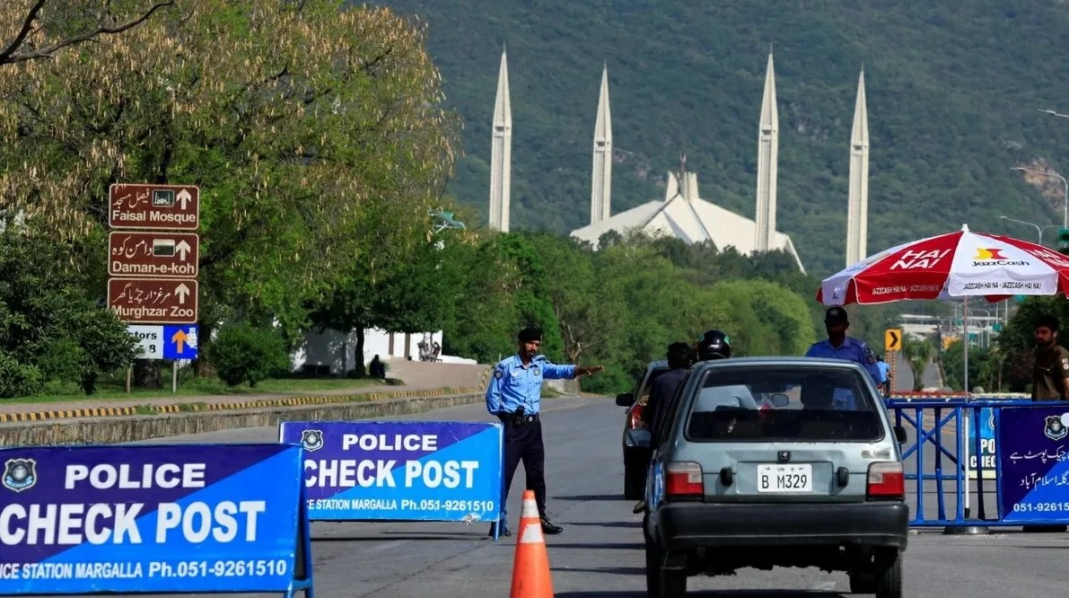 ترمب يلوح بتدمير إيران.. مخاوف أوروبية من “اتفاق أمريكي متسرّع” مع طهران