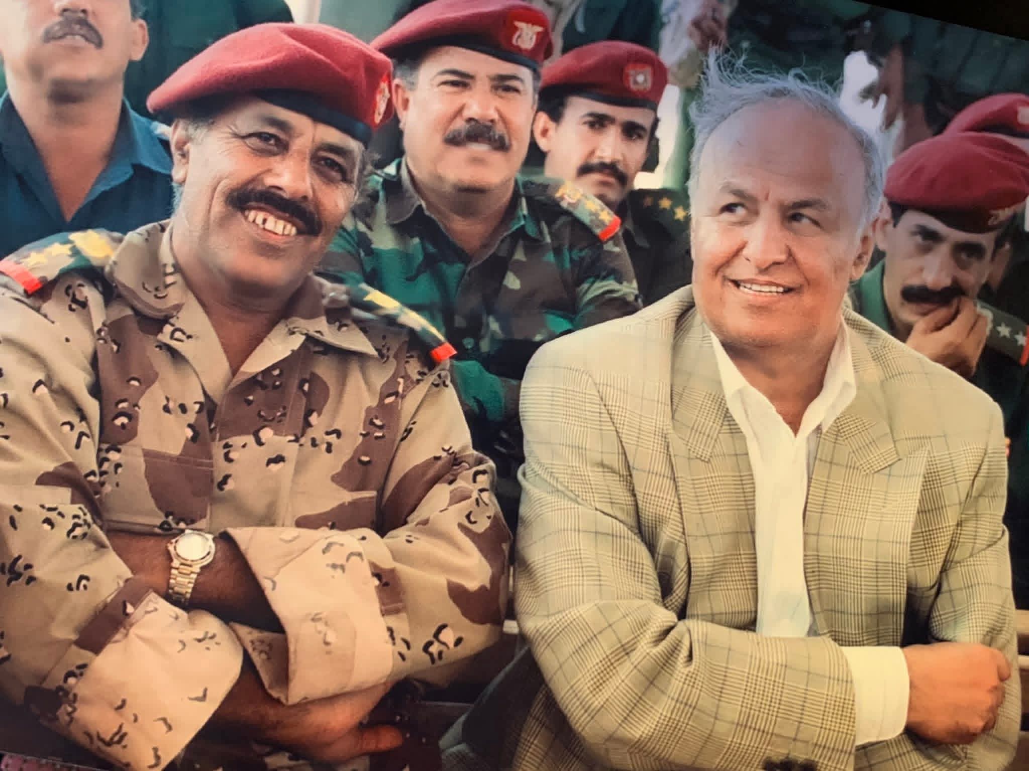 الفريق علي محسن: هادي قاد اليمن في أصعب مراحله ورفض الانصياع للحوثيين