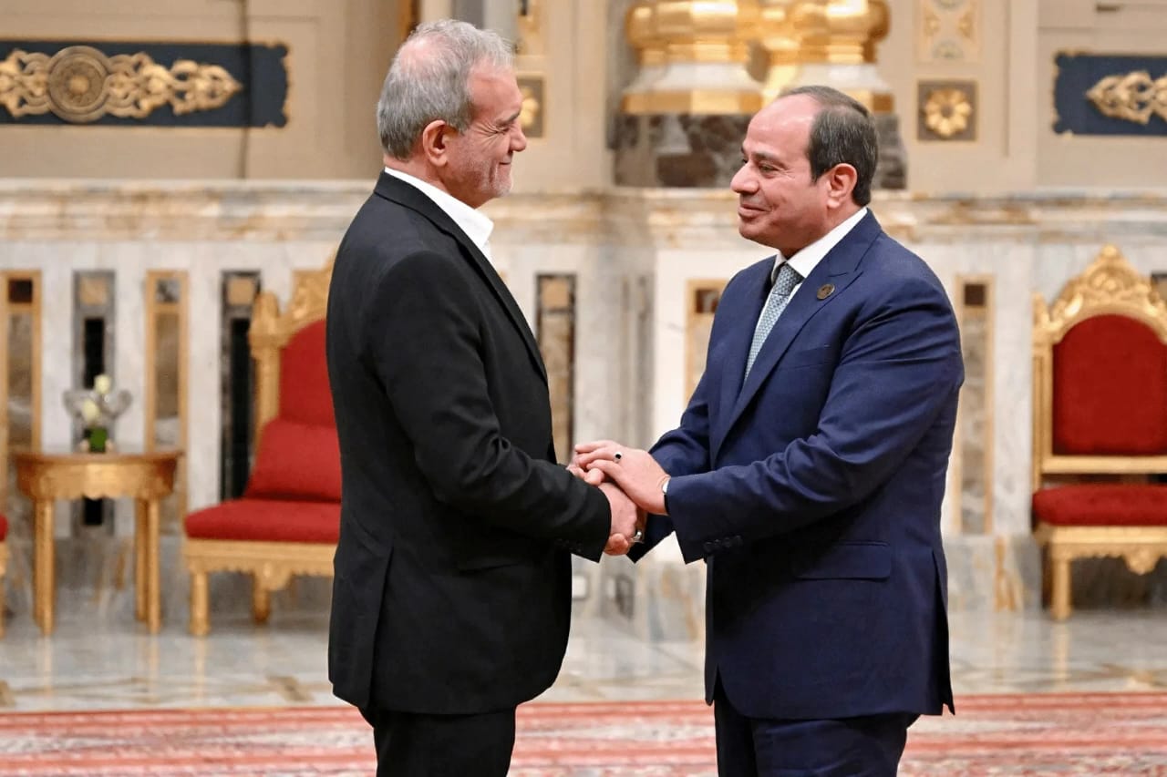 أعلن دعمه للحل السلمي.. الرئيس المصري يطالب إيران بالمرونة