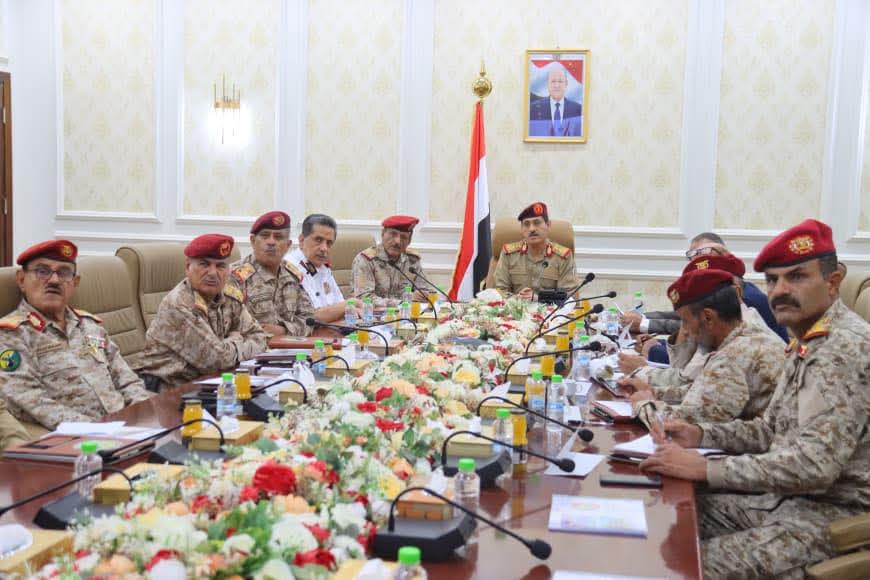 وزير الدفاع يترأس اجتماعاً للمجلس الأعلى للأكاديمية العسكرية العليا في عدن
