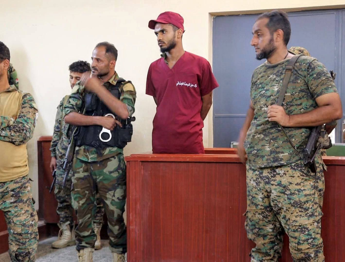 تفاصيل الجلسة الأولى لمحاكمة المتهم بمقتل سائق باص أجرة في عدن