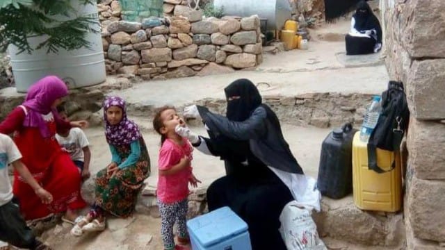 اليمن يلتزم بإنهاء شلل الأطفال المتحور بحلول 2027