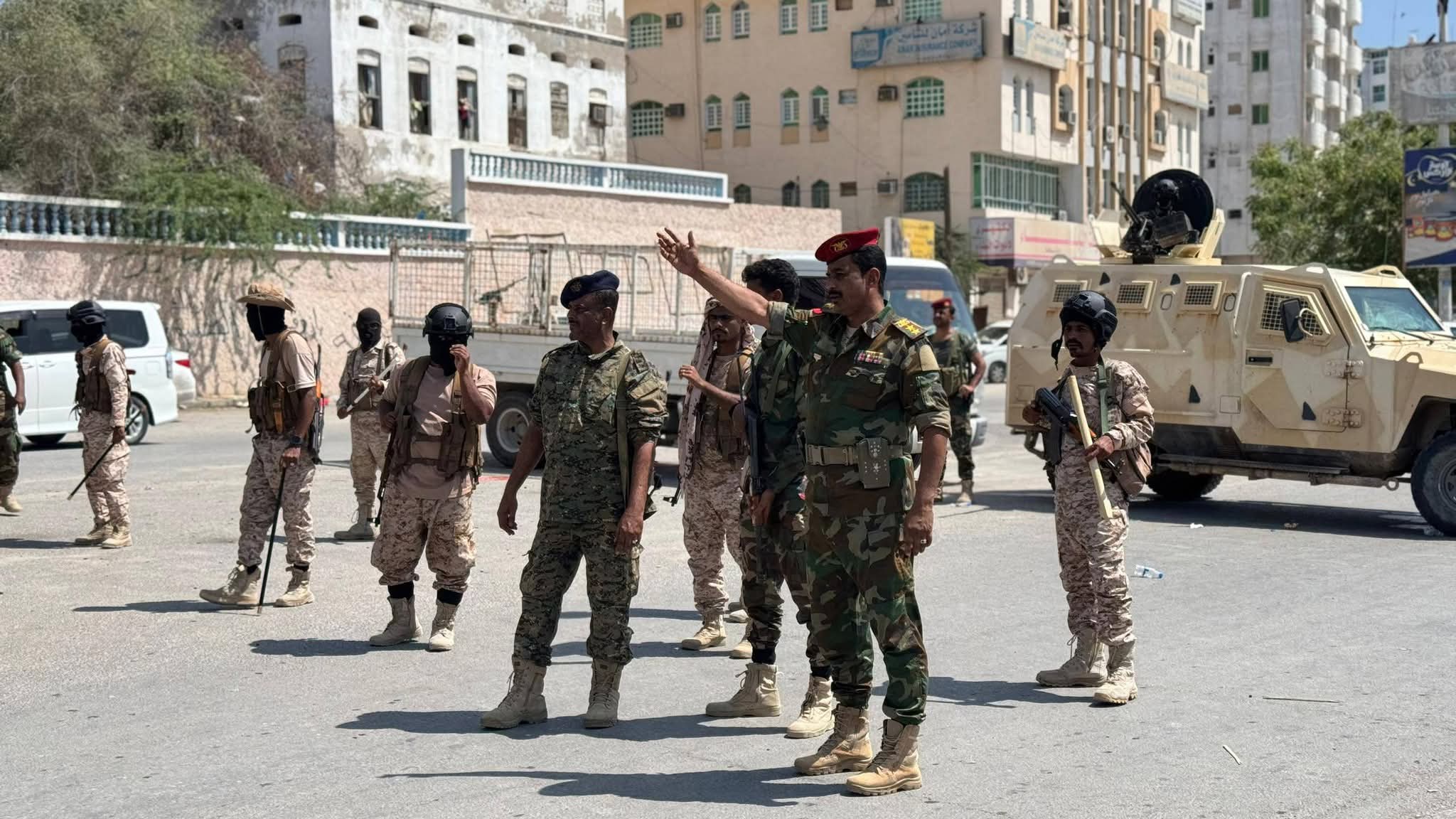 المنطقة العسكرية الثانية تنفذ انتشارًا أمنيًا واسعًا في مدينة المكلا لتعزيز الاستقرار ومواجهة أي أعمال خارجة عن القانون