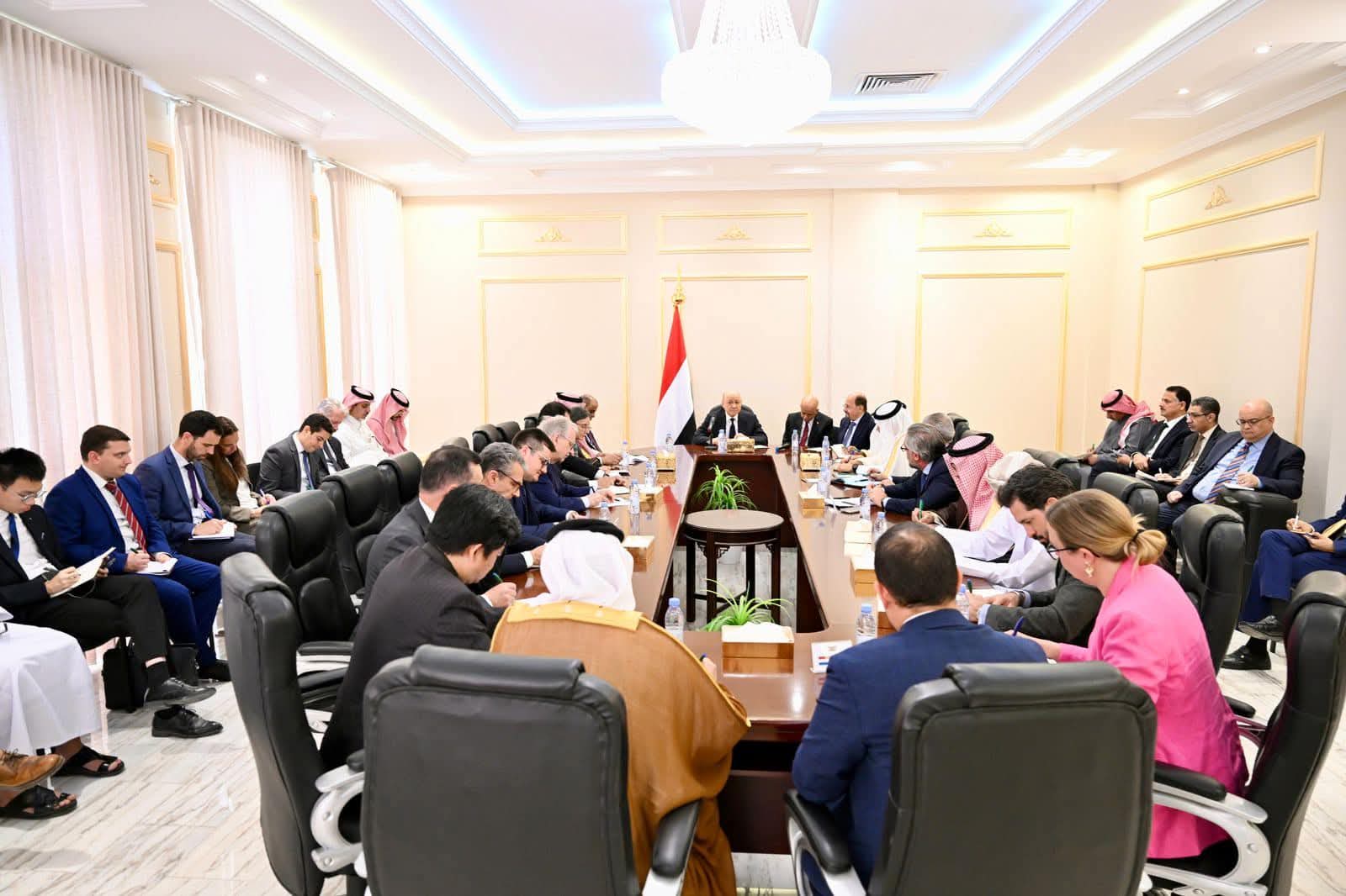 دعا لموقف دولي موحد.. الرئيس اليمني: إجراءات «الانتقالي الجنوبي» تقويض لسلطة الحكومة الشرعية وتهديداً لمستقبل العملية السياسية