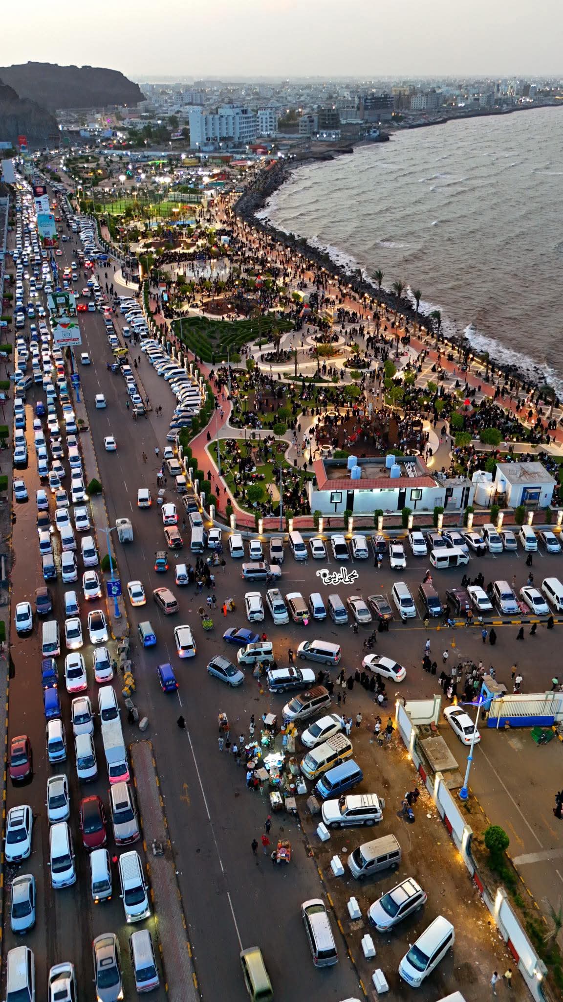 عدن تشهد إقبالًا سياحيًا غير مسبوق خلال أيام العيد وتستقبل أكثر من مليون زائر (صور)