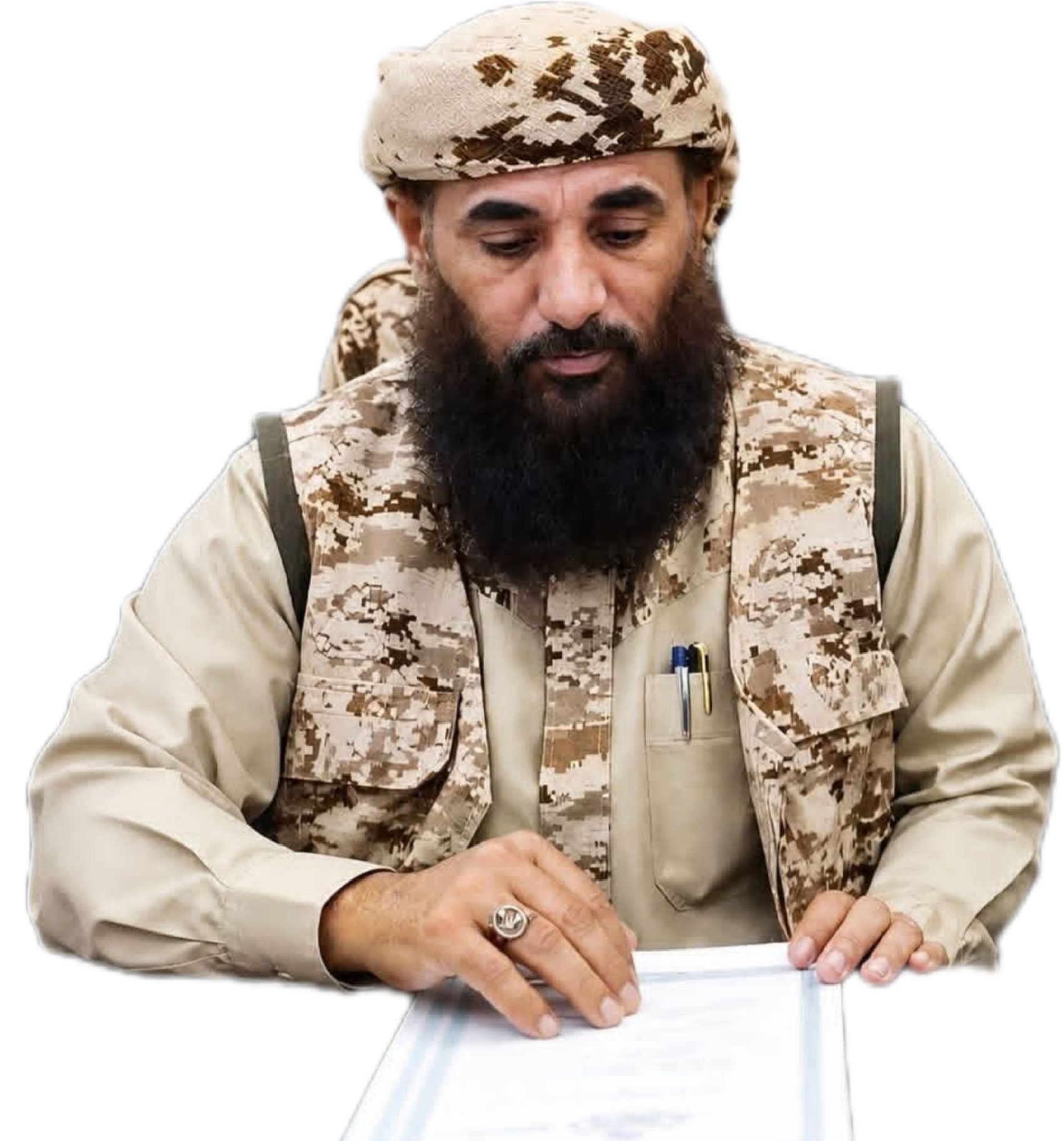 قائد محور طور الباحة يهنئ اللواء "حمدي شكري" بنيله ثقة القيادة وتعيينه قائداً للمنطقة العسكرية الرابعة