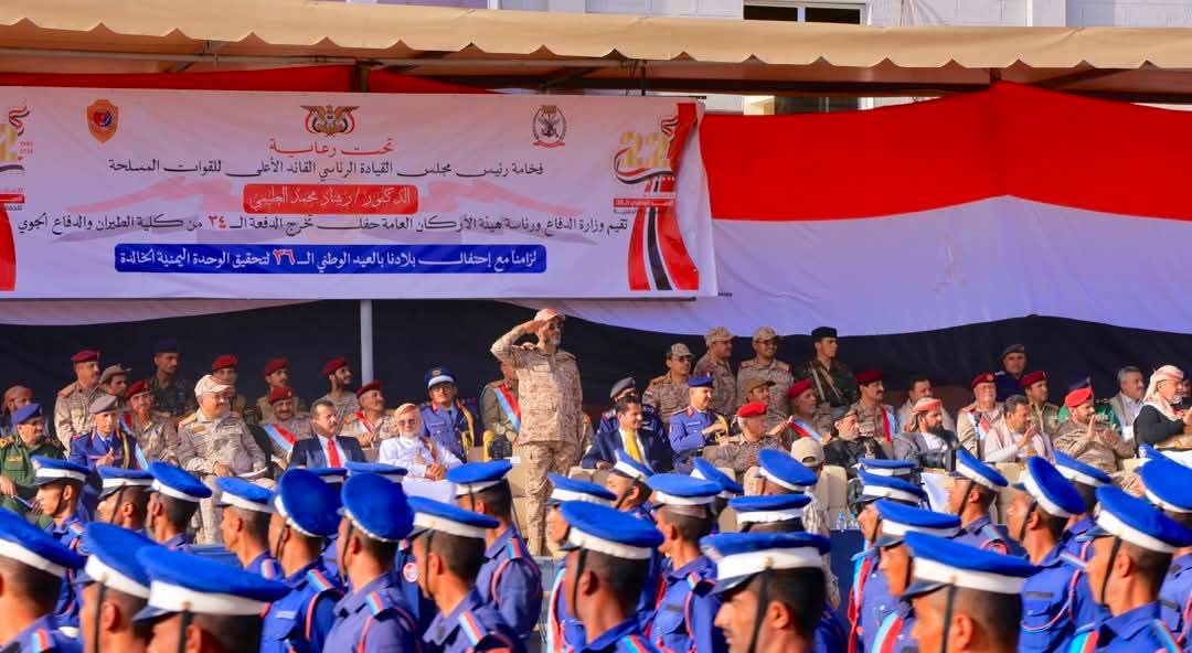 بن عزيز: الوحدة اليمنية منجز تاريخي لا يقبل التفريط ونشدد على نبذ الحزبية والمناطقية بالجيش