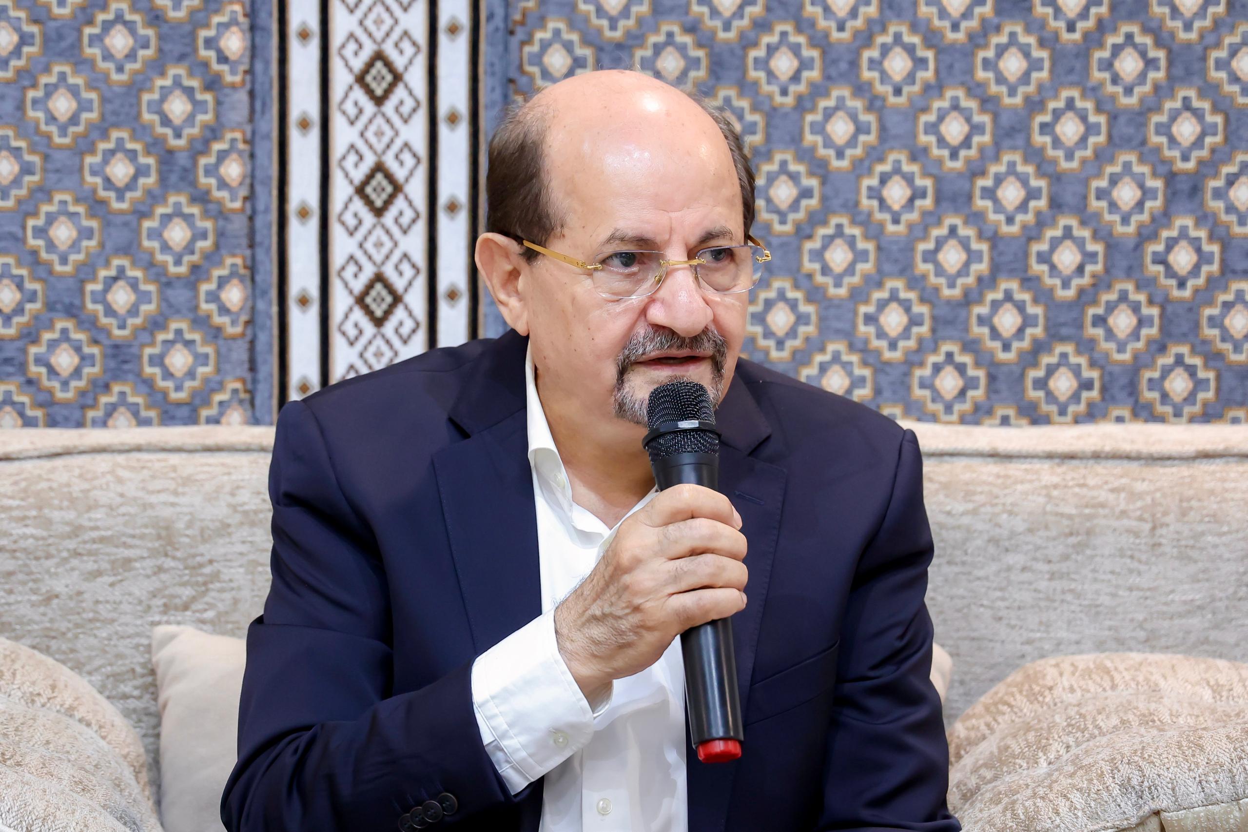 الزنداني: الإصلاح الإداري والوظيفي أولوية رئيسية للحكومة لإعادة بناء مؤسسات الدولة