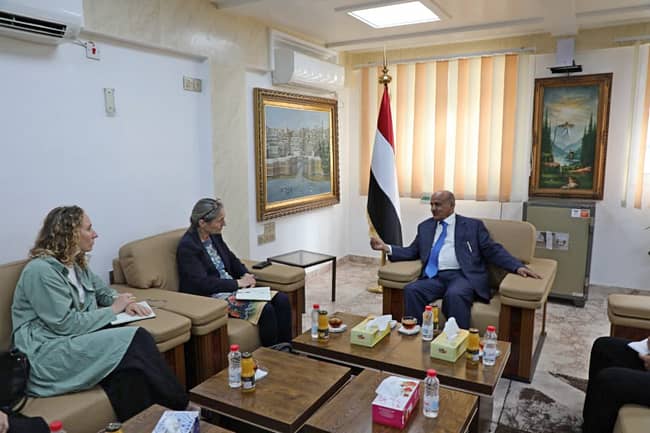 لقاء يمني هولندي يناقش تعزيز التعاون ودعم جهود الاستقرار الاقتصادي